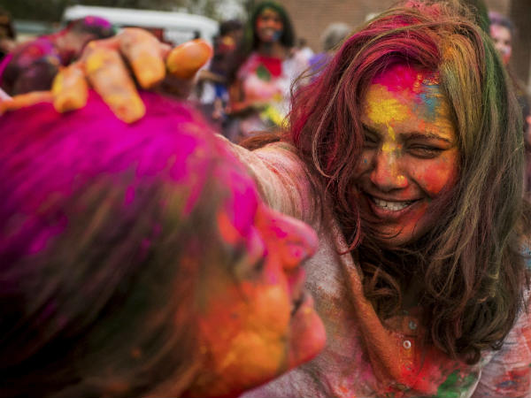 ಹೋಲಿಯ ಖುಷಿ ಹೋಲಿಯ ಖುಷಿ
