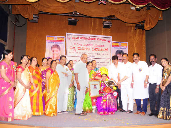 Mumbai Billava Association felicitated Kannadian Meenakshi Poojary who elected as new Thane Mayor Mumbai Billava Association felicitated Kannadian Meenakshi Poojary who elected as new Thane Mayor