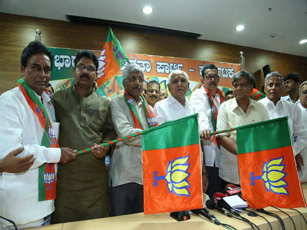Ex MP Jayaprakash Hegde and ex mla rathan singh joins bjp Ex MP Jayaprakash Hegde and ex mla rathan singh joins bjp