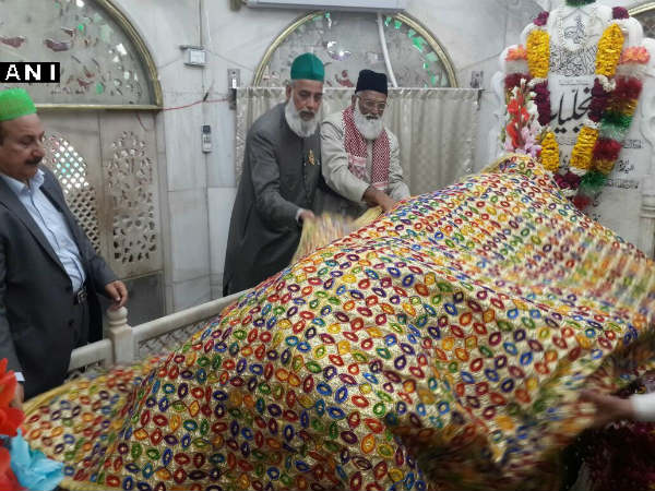 Two Indian clerics including Nizamuddin Dargah's head priest go missing in Pak Two Indian clerics including Nizamuddin Dargah's head priest go missing in Pak