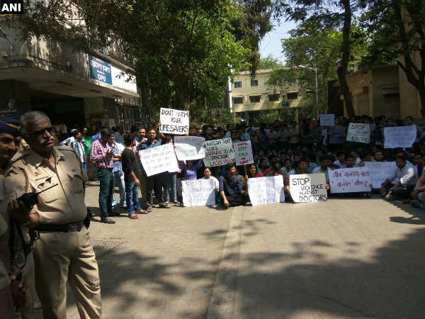 Maharashtra: 301 resident doctors suspended over the issue of their strike Maharashtra: 301 resident doctors suspended over the issue of their strike