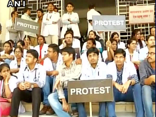 Maharashtra: 301 resident doctors suspended over the issue of their strike Maharashtra: 301 resident doctors suspended over the issue of their strike