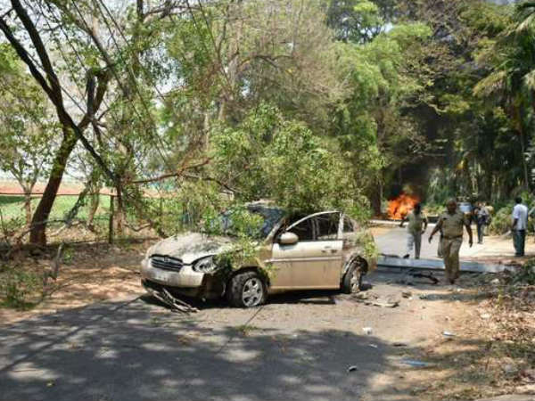 A car hits Power pole, Bike burnt in Mysore!
