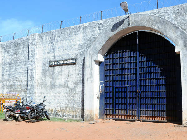 Prisoner escaped Belgaum DIG police Shesha and team investigation in mangaluru central jail Prisoner escaped Belgaum DIG police Shesha and team investigation in mangaluru central jail