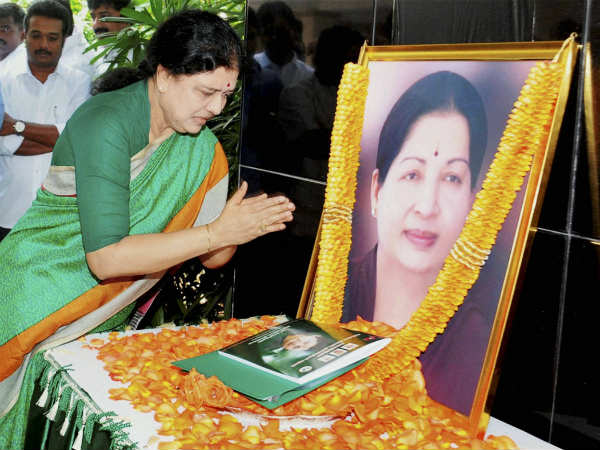 Can Rs 100 crore be recovered from Jayalalitha? Karnataka to see clarification in SC Can Rs 100 crore be recovered from Jayalalitha? Karnataka to see clarification in SC