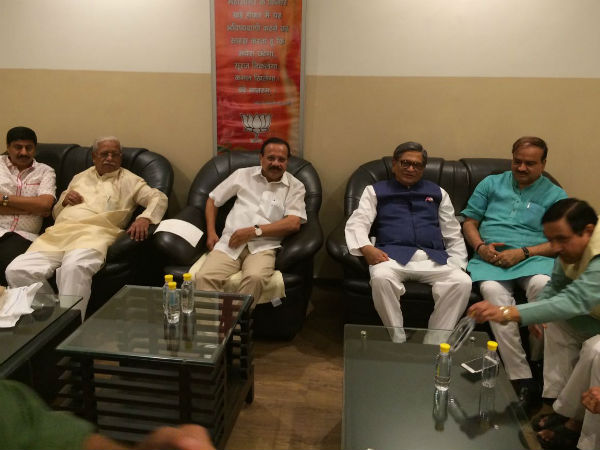 S M Krishna joins BJP in Amit Shah's presence S M Krishna joins BJP in Amit Shah's presence