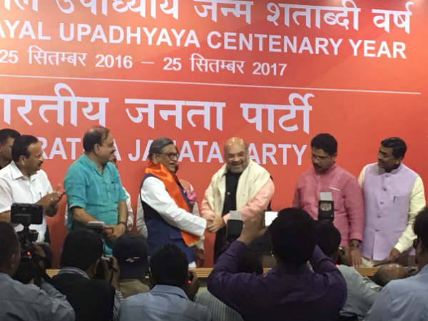 S M Krishna joins BJP in Amit Shah's presence S M Krishna joins BJP in Amit Shah's presence