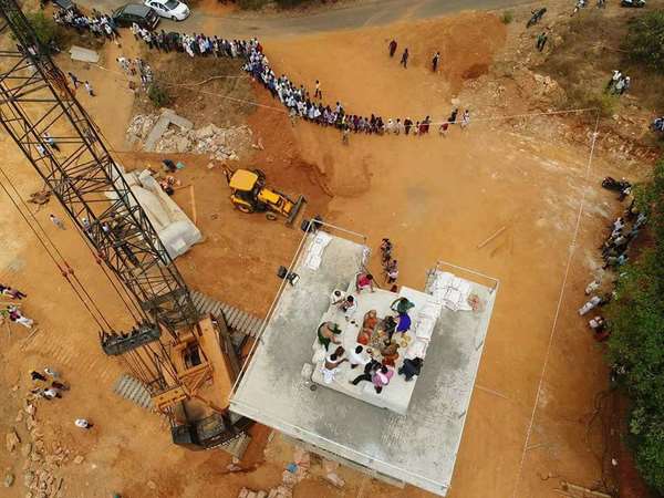 ಆಚಾರ್ಯರನ್ನು ಕಣ್ತುಂಬಿಸಿಕೊಳ್ಳೋಣ ಆಚಾರ್ಯರನ್ನು ಕಣ್ತುಂಬಿಸಿಕೊಳ್ಳೋಣ