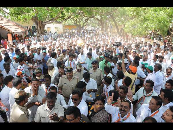 ಭೇಟಿಯಾಗಿರುವುದು ನಿಜ… ಭೇಟಿಯಾಗಿರುವುದು ನಿಜ…