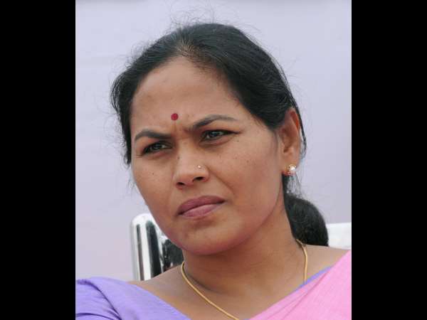 ಅಧಿಕಾರಿಗಳಿಂದ ತೊಂದರೆ ಕ್ರಮಕ್ಕೆ ಶೋಭಾ ಮನವಿ ಅಧಿಕಾರಿಗಳಿಂದ ತೊಂದರೆ ಕ್ರಮಕ್ಕೆ ಶೋಭಾ ಮನವಿ