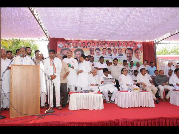 ಇಬ್ರಾಹಿಂ ಭಾಷಣಕ್ಕೆ ನಕ್ಕು ಸುಸ್ತಾದ ಜನರು ಇಬ್ರಾಹಿಂ ಭಾಷಣಕ್ಕೆ ನಕ್ಕು ಸುಸ್ತಾದ ಜನರು