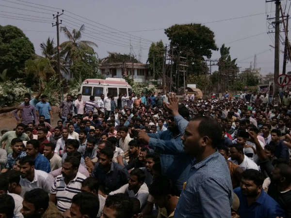 Several injured in Lathi charge as PFI workers attack on Mangaluru Commissioner office