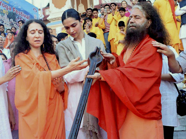 ದೀಪಿಕಾ ಆರತಿ ದೀಪಿಕಾ ಆರತಿ