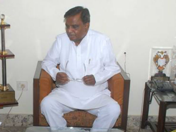 ಕಪ್ಪು ಚುಕ್ಕೆಯಿಲ್ಲದ ರಾಜಕೀಯ ಹಿರಿತನ