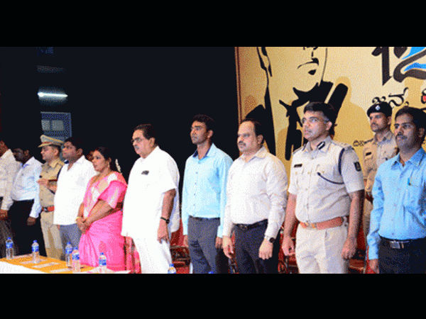 ಐವರು ಸಾಧಕರಿಗೆ ಸನ್ಮಾನ ಐವರು ಸಾಧಕರಿಗೆ ಸನ್ಮಾನ