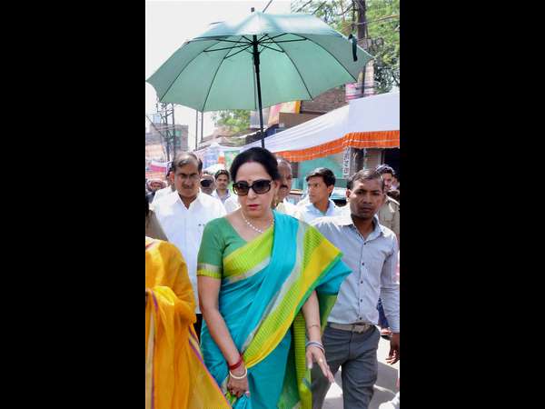 ಸ್ವಚ್ಛ ಭಾರತ ಅಭಿಯಾನದಲ್ಲಿ ಹೇಮಾ ಮಾಲಿನಿ