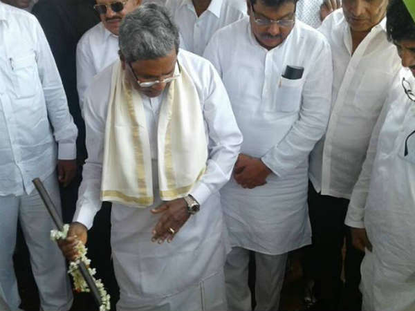 CM Siddaramaiah inaugurates a programme in Mandya