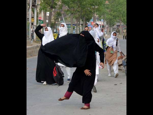 ಪೊಲೀಸ್ ವಿರುದ್ಧ ಪ್ರತಿಭಟನೆ