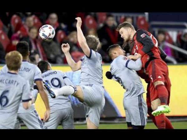 ಸ್ಥಳೀಯ ಫುಟ್ಬಾಲ್ ಪಂದ್ಯ 