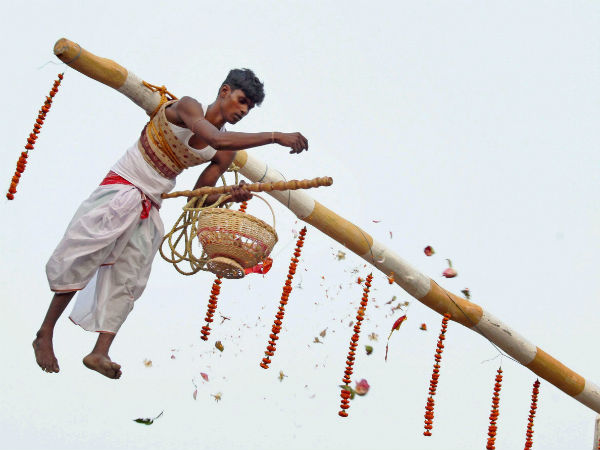 ಭಕ್ತಿಗೆ ಹಗ್ಗ ಕಟ್ಟಿ