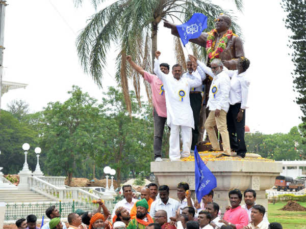 Safeguard reservation: Dalit Employees Association stages protest in Mysuru