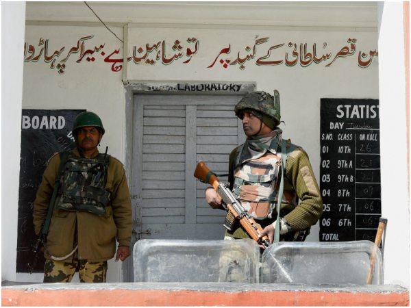 Srinagr by poll: Protesters-Security forces clash, 5 killed Srinagr by poll: Protesters-Security forces clash, 5 killed