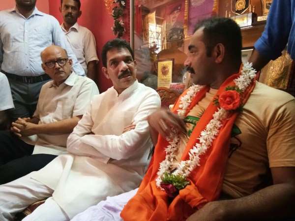 Nalin Kumar and Odiyoor Shree visited to brave soldier Santhosh’s house Nalin Kumar and Odiyoor Shree visited to brave soldier Santhosh’s house