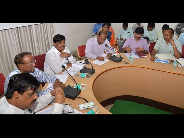 Strict action on district administration for water problem: Mahadevappa Strict action on district administration for water problem: Mahadevappa