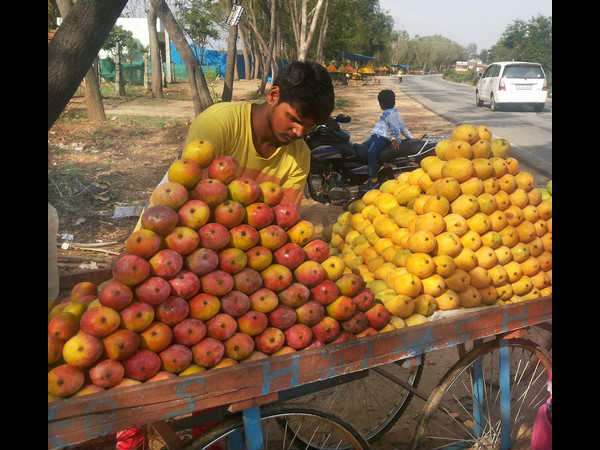 ಹಣ್ಣಿದೆ, ಖರೀದಿಸುವವರಿಲ್ಲ!
