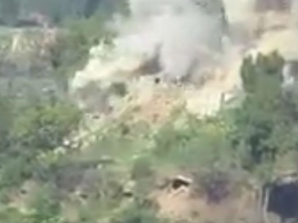 Indian Army demolishes Pakisthani bunkers in 60 seconds! 