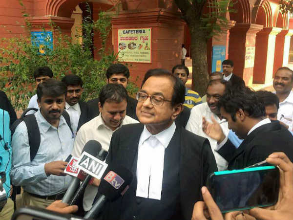 ಮಗನ ಮನೆ ಮೇಲೆ ದಾಳಿ, ತಂದೆಯದು ಕೋರ್ಟಿನಲ್ಲಿ ವಾದ! ಮಗನ ಮನೆ ಮೇಲೆ ದಾಳಿ, ತಂದೆಯದು ಕೋರ್ಟಿನಲ್ಲಿ ವಾದ!