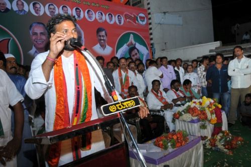 ಶ್ರೀರಾಮುಲು ಬಳ್ಳಾರಿಯಲ್ಲೇ ಮುಂದುವರಿಕೆ? ಶ್ರೀರಾಮುಲು ಬಳ್ಳಾರಿಯಲ್ಲೇ ಮುಂದುವರಿಕೆ?