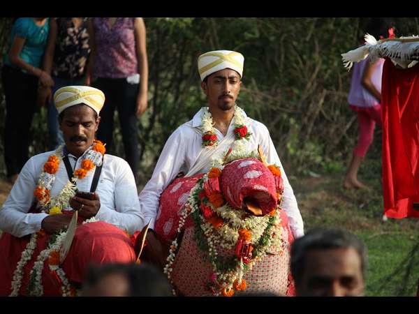 ದೇಗುಲಕ್ಕೆ ಮೂರು ಸುತ್ತು ದೇಗುಲಕ್ಕೆ ಮೂರು ಸುತ್ತು