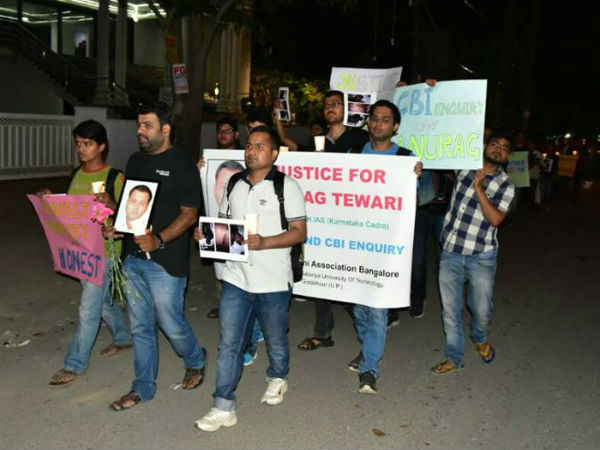 ಸಹಪಾಠಿಗಳಿಂದ ಪ್ರತಿಭಟನೆ ಸಹಪಾಠಿಗಳಿಂದ ಪ್ರತಿಭಟನೆ