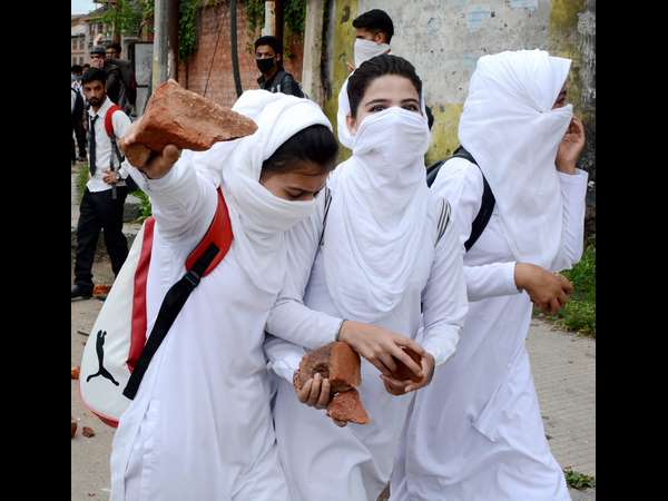 ಹತ್ರ ಬಂದ್ರೆ ಹುಷಾರ್!