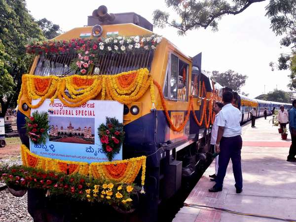 ಹುಬ್ಬಳ್ಳಿ ನಿಲ್ದಾಣದಲ್ಲಿ ಮೈಸೂರ ತಪನೆ ಹುಬ್ಬಳ್ಳಿ ನಿಲ್ದಾಣದಲ್ಲಿ ಮೈಸೂರ ತಪನೆ