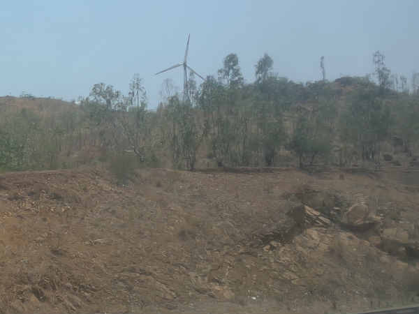 ಗುಳೆ ಹೋಗಿ ದುಡಿಯಬೇಕಾದ ಅನಿವಾರ್ಯತೆ 
