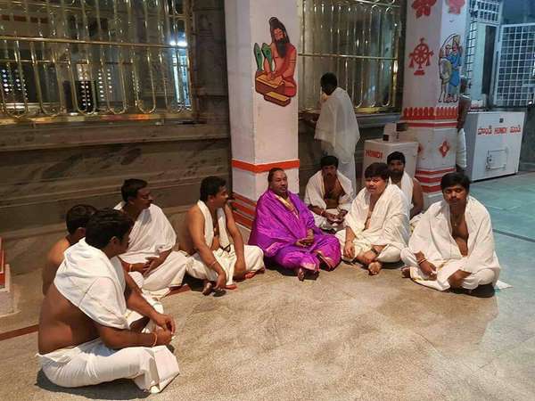 BJP leader Eeshwarappa visits Mantralaya 