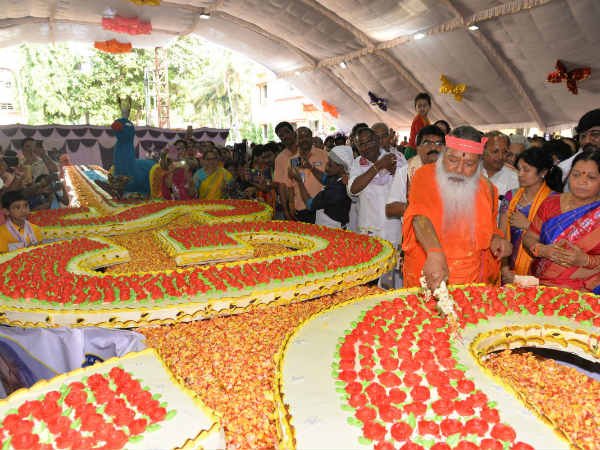 Ganapathi Sachidananda Shree celebrates his birthday by cutting 1,500 kg cake 