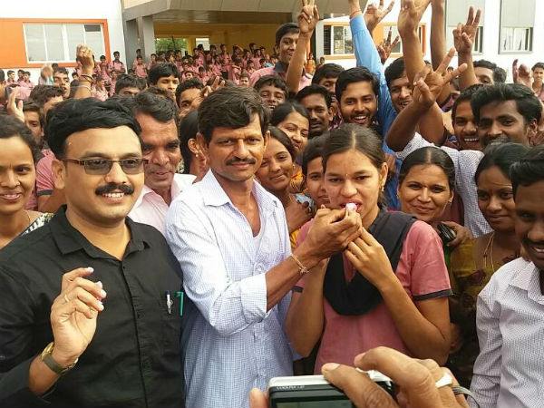 Karnataka 2nd PUC results: Farmer's daughter Chaitra's achivement 