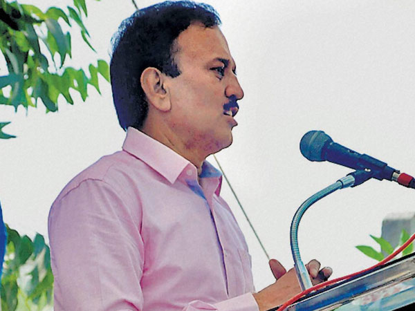 After BJP minister attends Dawood family wedding in Nasik, Congress demands probe After BJP minister attends Dawood family wedding in Nasik, Congress demands probe