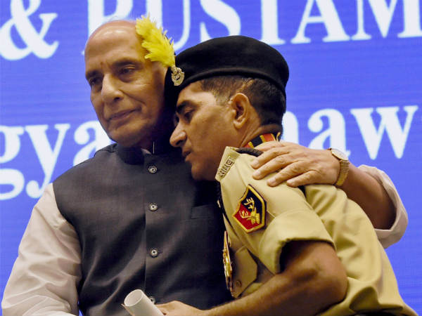 ಗೌರವ ಅಪ್ಪುಗೆ