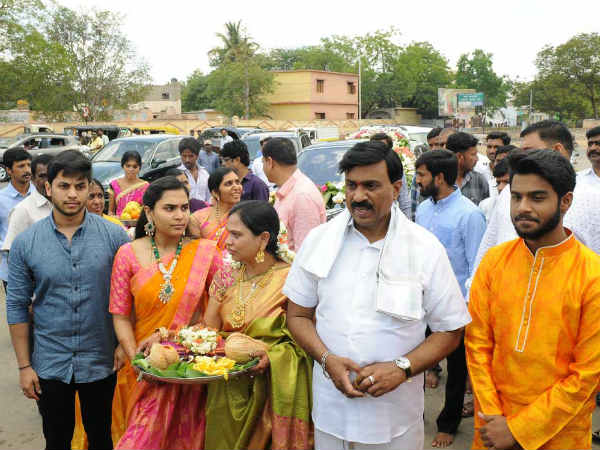 ನಾಲ್ಕು ದಿನಗಳ ಆವಕಾಶ ನಾಲ್ಕು ದಿನಗಳ ಆವಕಾಶ