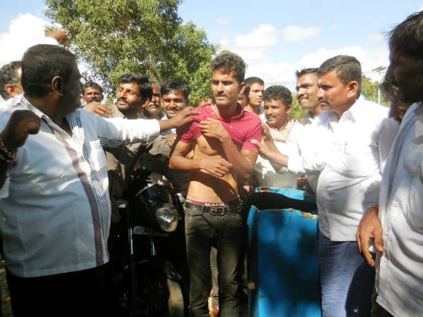 Thieves beaten by villagers and handed over to police