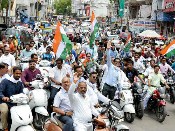 ಮೃತ ರೈತರ ಕುಟುಂಬದ ಭೇಟಿಗೆ ತೆರಳಿದವರು ಪೊಲೀಸರ ವಶಕ್ಕೆ