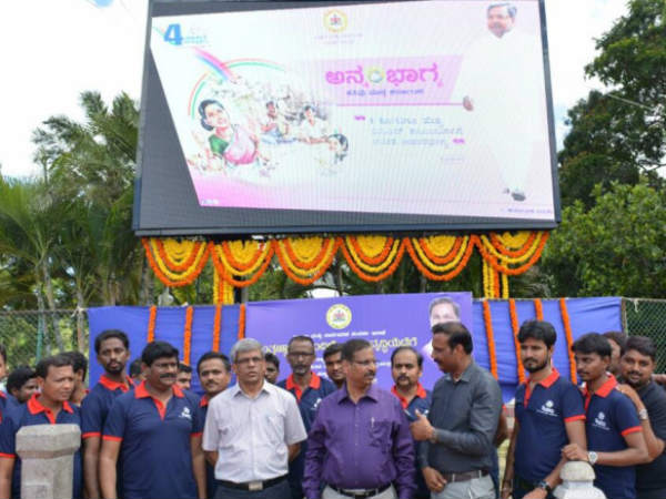 ಫಲಕದಲ್ಲಿ ನಾಡು-ನುಡಿಯ ಸೌಂದರ್ಯವನ್ನು ಬಿಂಬಿಸುವ ಚಿತ್ತಾರ 