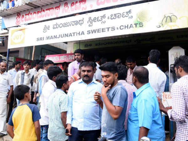 Chamarajanagar City municipality banned roadside food stalls 
