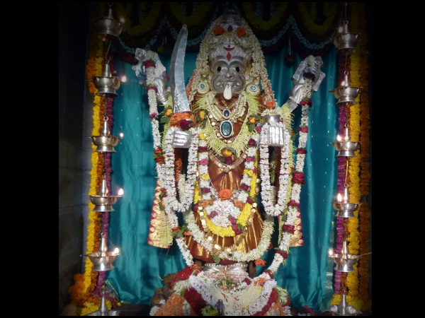 ಅಂತರ್ ಪಿಶಾಚಿಗಳಾಗಿ ಆವರಿಸುವುದು 