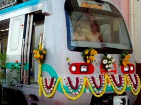 ಮೆಟ್ರೋ ರೈಲಿನಲ್ಲಿದವರೆಲ್ಲ ಹೀಗಿದ್ದರು ಮೆಟ್ರೋ ರೈಲಿನಲ್ಲಿದವರೆಲ್ಲ ಹೀಗಿದ್ದರು