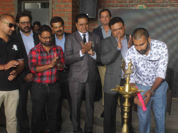 ರೂಫ್- ಟಾಪ್ ಪರಿಸರವನ್ನು ಹೊಂದಿದೆ ರೂಫ್- ಟಾಪ್ ಪರಿಸರವನ್ನು ಹೊಂದಿದೆ